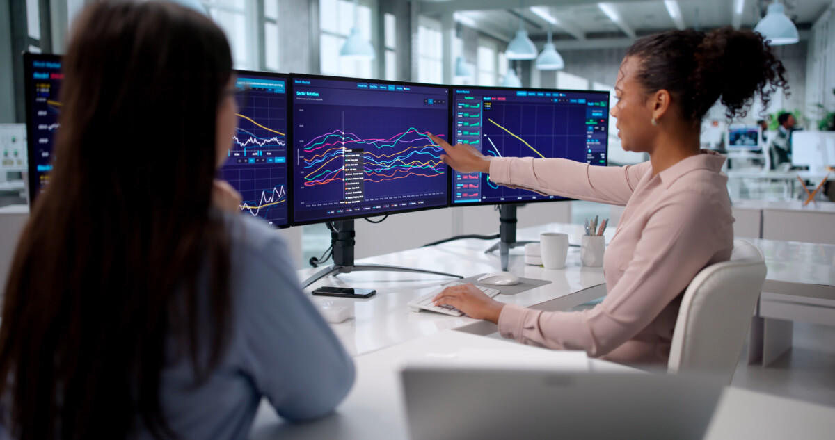 Woman Trades Stocks Online