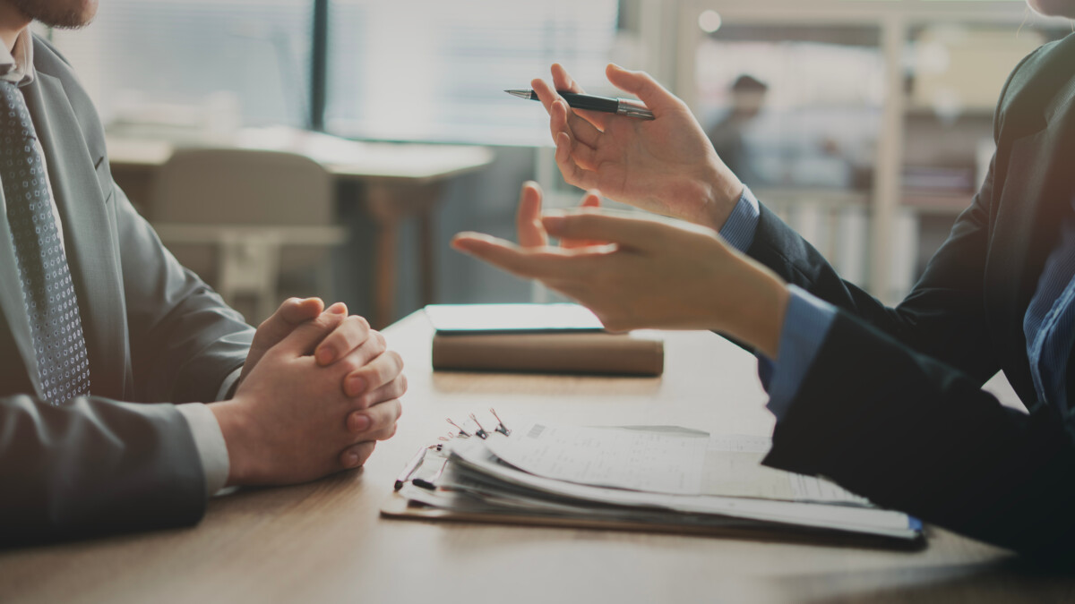 Meeting and presentation at the desk